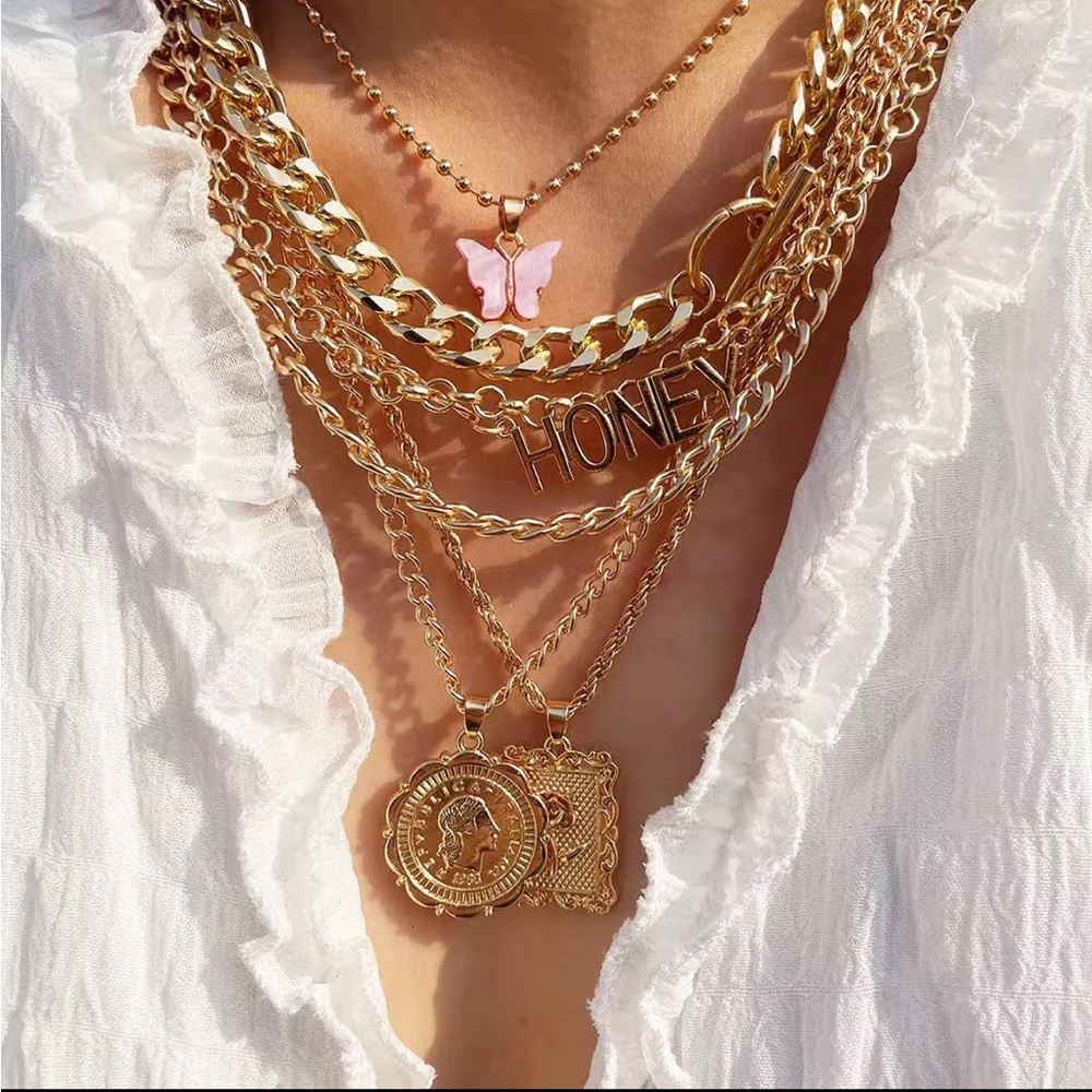 7 Pieces Ladies Vintage Fashion Metal Pendant Necklace Set